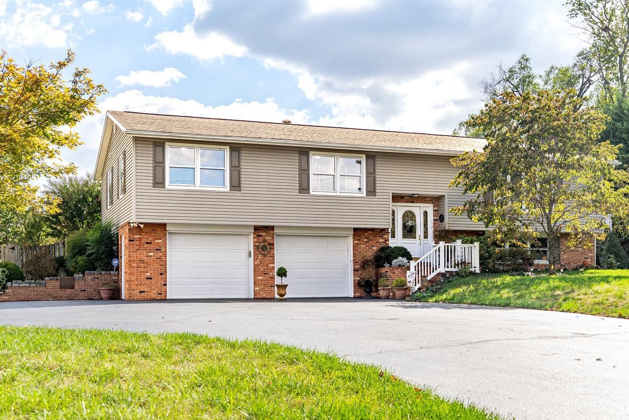 96 COLD SPRING RD, STUARTS DRAFT, Virginia 24477, 3 Bedrooms Bedrooms, ,3 BathroomsBathrooms,Residential,96 COLD SPRING RD,669812 MLS # 669812