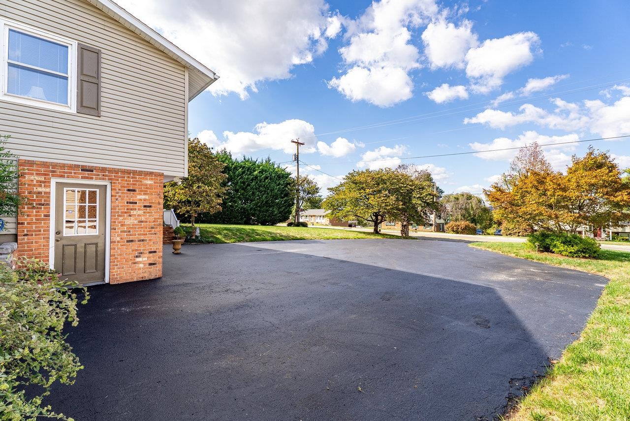 96 COLD SPRING RD, STUARTS DRAFT, Virginia 24477, 3 Bedrooms Bedrooms, ,3 BathroomsBathrooms,Residential,96 COLD SPRING RD,669812 MLS # 669812