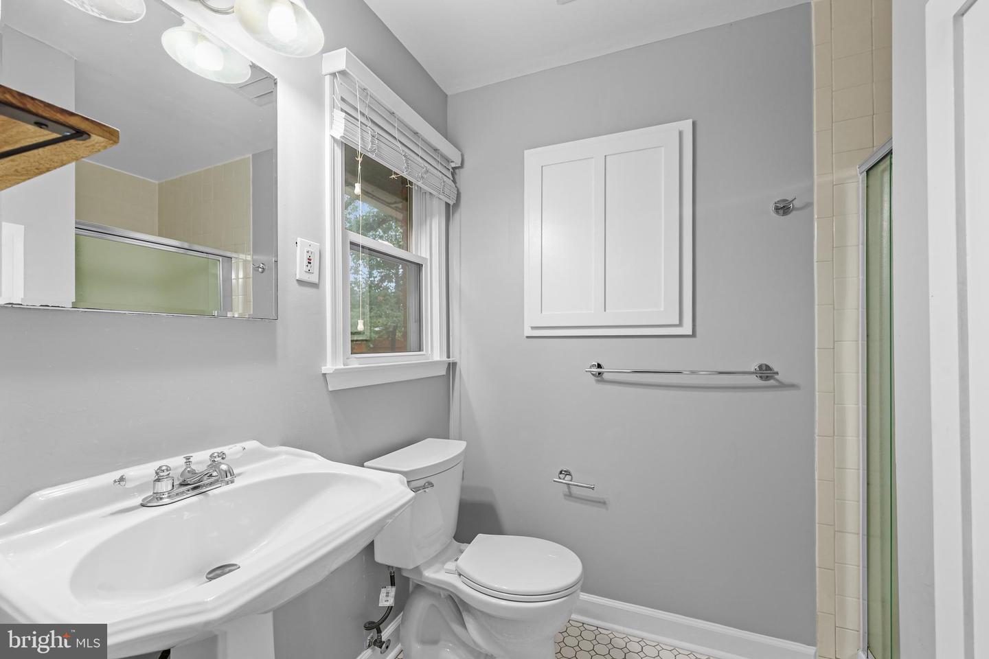5206 NINIAN AVE, ALEXANDRIA, Virginia 22310, 4 Bedrooms Bedrooms, ,3 BathroomsBathrooms,Residential,For sale,5206 NINIAN AVE,VAFX2264954 MLS # VAFX2264954