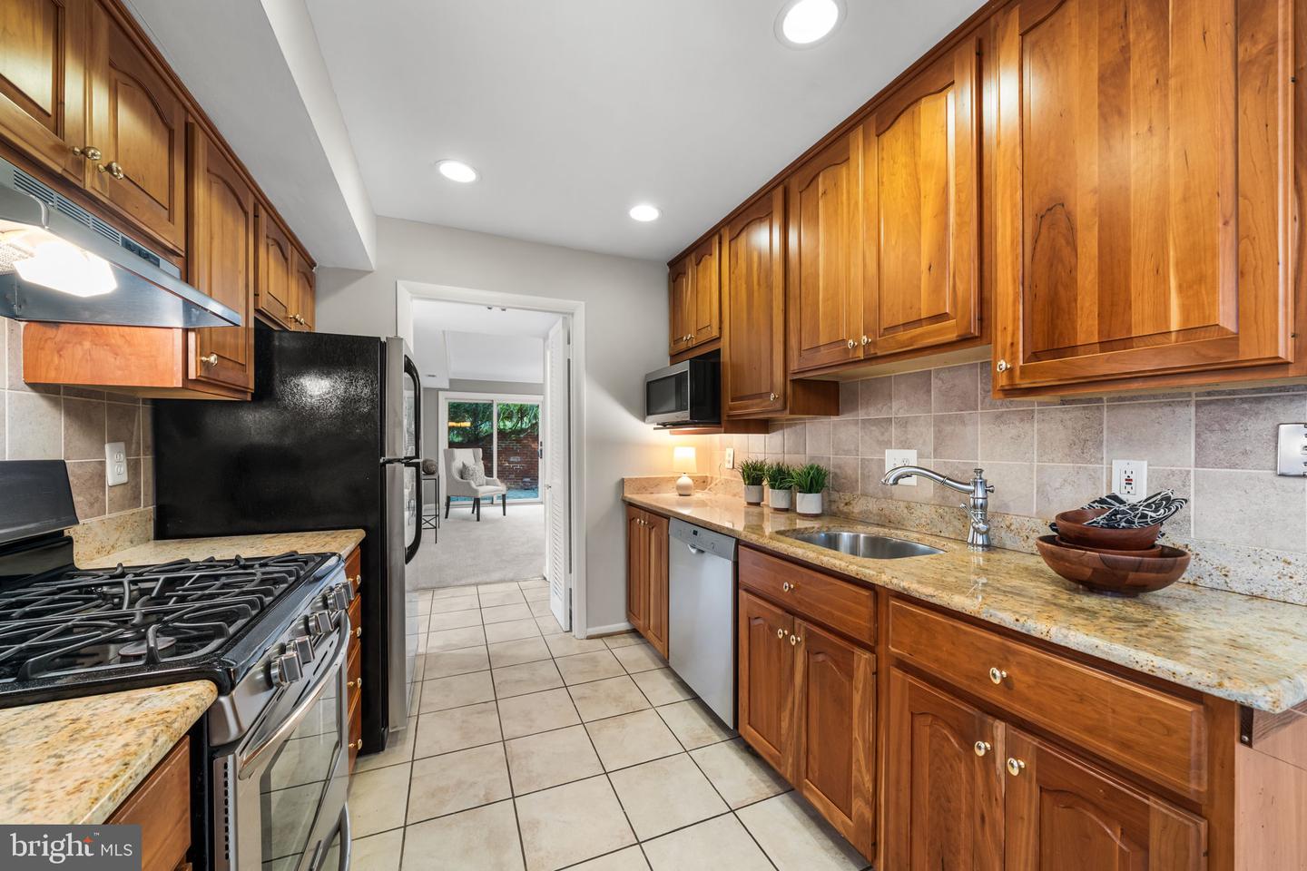 6433 RIVES CT, SPRINGFIELD, Virginia 22150, 5 Bedrooms Bedrooms, ,2 BathroomsBathrooms,Residential,For sale,6433 RIVES CT,VAFX2266270 MLS # VAFX2266270