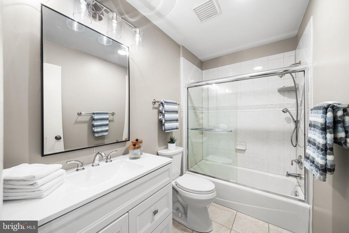 6433 RIVES CT, SPRINGFIELD, Virginia 22150, 5 Bedrooms Bedrooms, ,2 BathroomsBathrooms,Residential,For sale,6433 RIVES CT,VAFX2266270 MLS # VAFX2266270