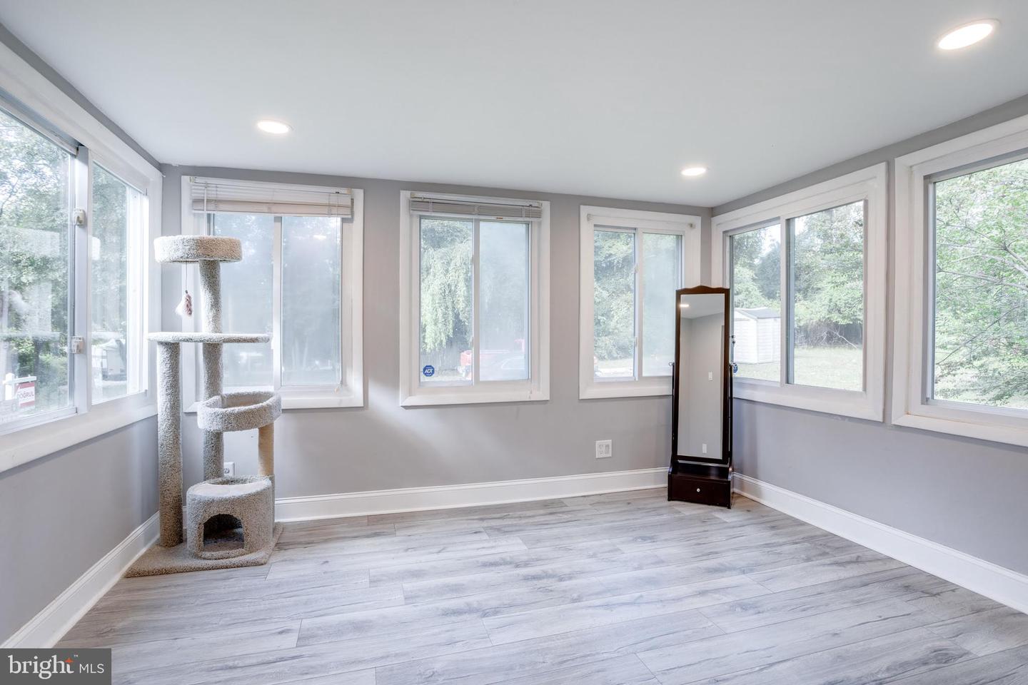 2531 OGDEN ST, FALLS CHURCH, Virginia 22043, 2 Bedrooms Bedrooms, ,3 BathroomsBathrooms,Residential,For sale,2531 OGDEN ST,VAFX2268060 MLS # VAFX2268060