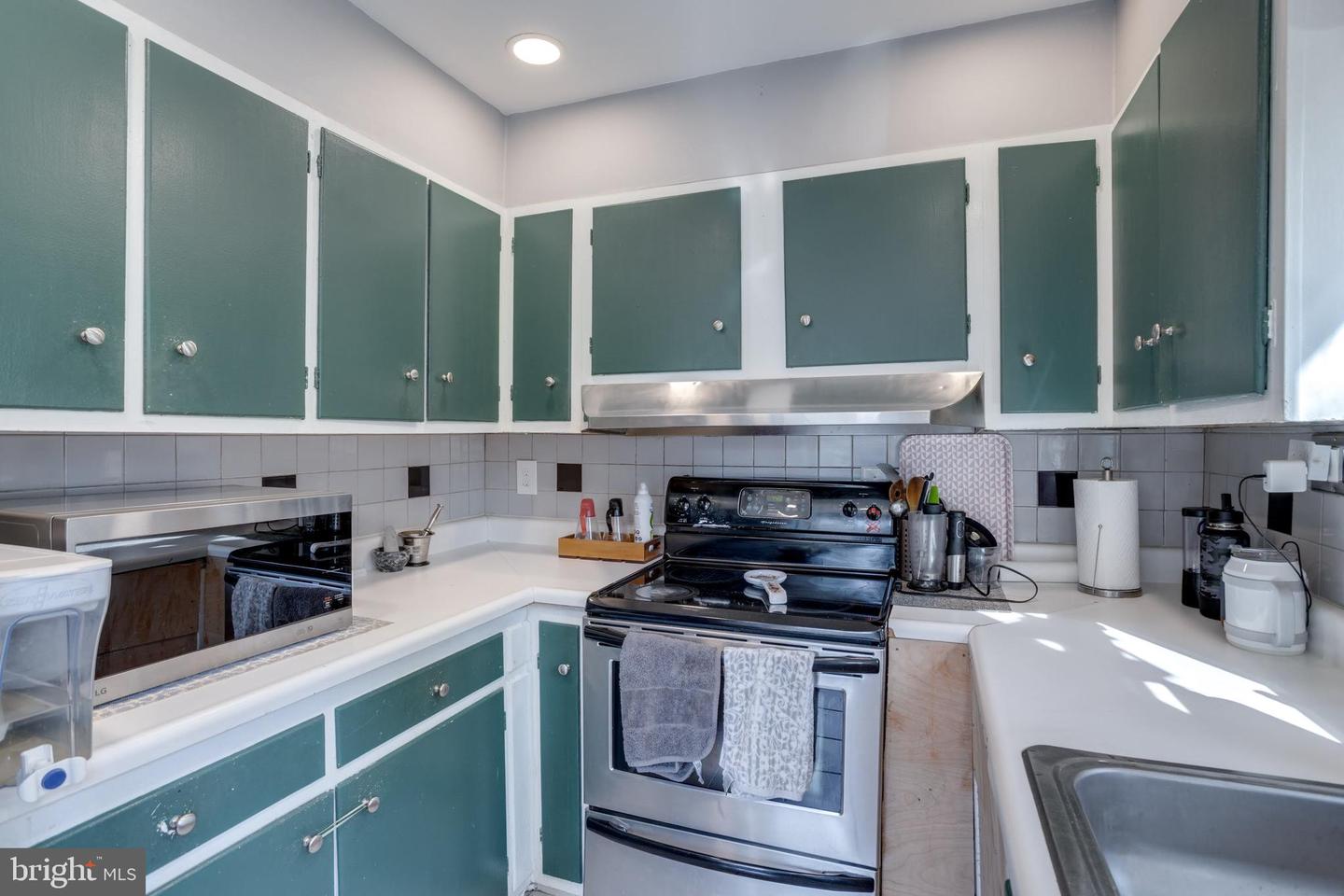 2531 OGDEN ST, FALLS CHURCH, Virginia 22043, 2 Bedrooms Bedrooms, ,3 BathroomsBathrooms,Residential,For sale,2531 OGDEN ST,VAFX2268060 MLS # VAFX2268060