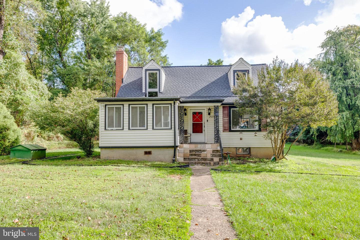 2531 OGDEN ST, FALLS CHURCH, Virginia 22043, 2 Bedrooms Bedrooms, ,3 BathroomsBathrooms,Residential,For sale,2531 OGDEN ST,VAFX2268060 MLS # VAFX2268060