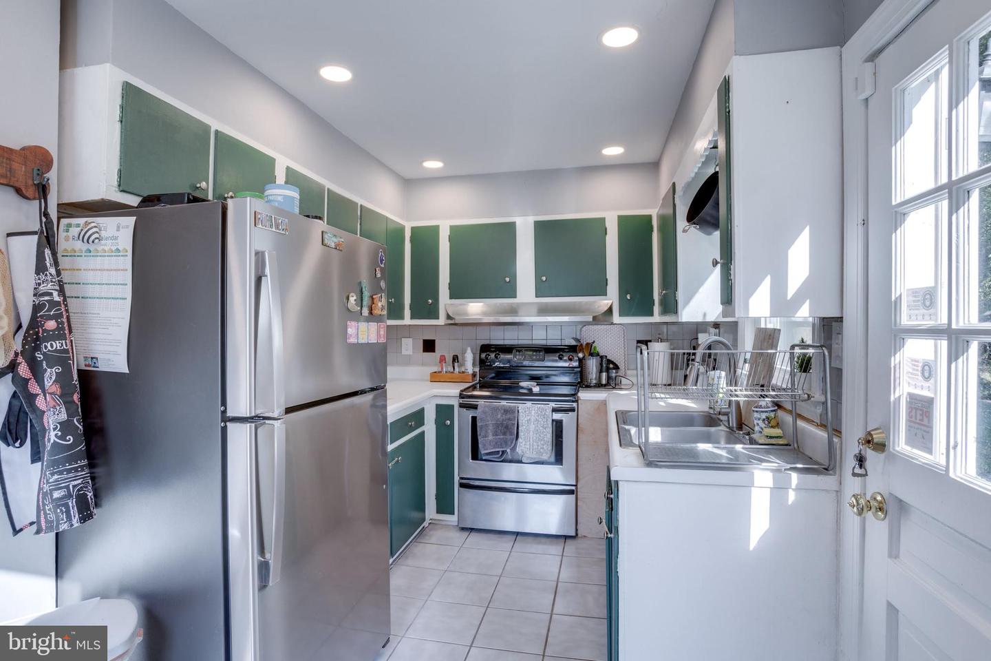 2531 OGDEN ST, FALLS CHURCH, Virginia 22043, 2 Bedrooms Bedrooms, ,3 BathroomsBathrooms,Residential,For sale,2531 OGDEN ST,VAFX2268060 MLS # VAFX2268060