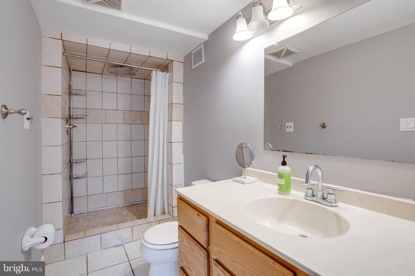 2531 OGDEN ST, FALLS CHURCH, Virginia 22043, 2 Bedrooms Bedrooms, ,3 BathroomsBathrooms,Residential,For sale,2531 OGDEN ST,VAFX2268060 MLS # VAFX2268060