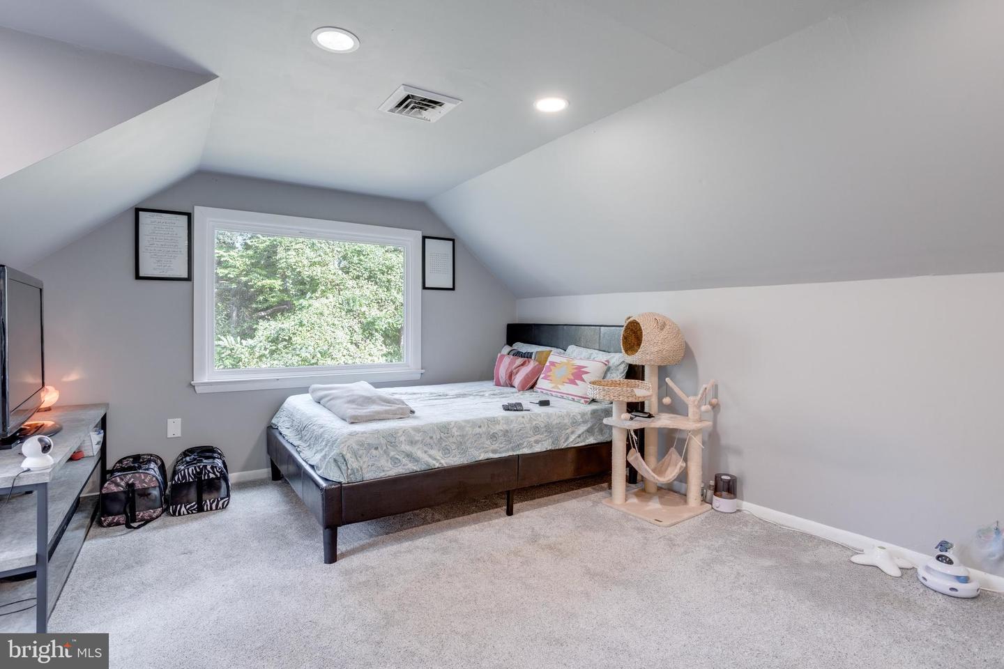 2531 OGDEN ST, FALLS CHURCH, Virginia 22043, 2 Bedrooms Bedrooms, ,3 BathroomsBathrooms,Residential,For sale,2531 OGDEN ST,VAFX2268060 MLS # VAFX2268060