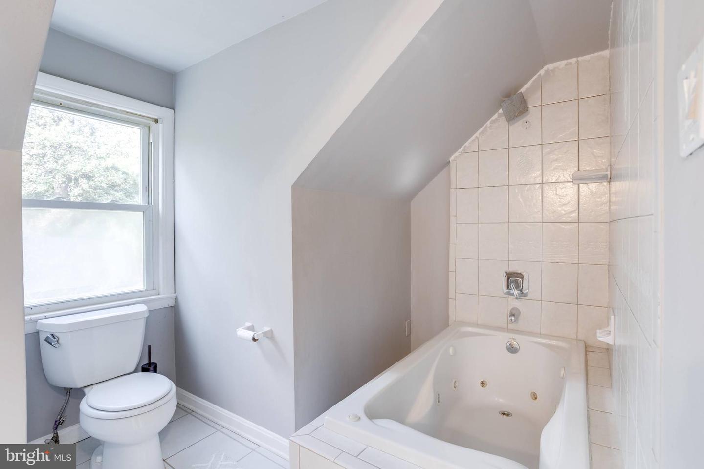 2531 OGDEN ST, FALLS CHURCH, Virginia 22043, 2 Bedrooms Bedrooms, ,3 BathroomsBathrooms,Residential,For sale,2531 OGDEN ST,VAFX2268060 MLS # VAFX2268060