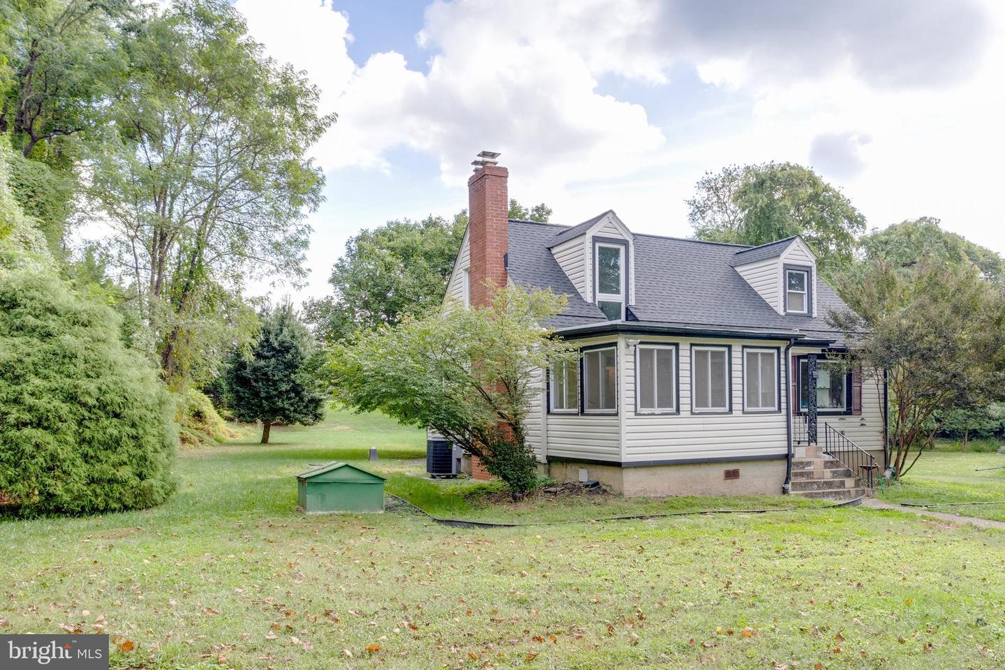 2531 OGDEN ST, FALLS CHURCH, Virginia 22043, 2 Bedrooms Bedrooms, ,3 BathroomsBathrooms,Residential,For sale,2531 OGDEN ST,VAFX2268060 MLS # VAFX2268060
