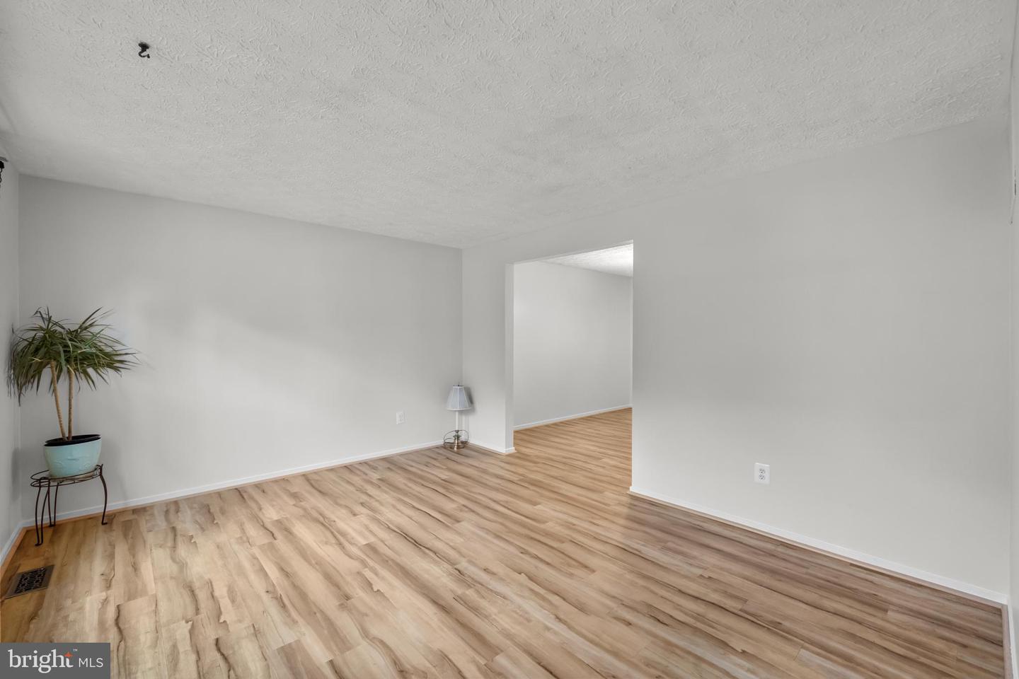 7757 TARA HEIGHTS PL, SPRINGFIELD, Virginia 22153, 3 Bedrooms Bedrooms, ,2 BathroomsBathrooms,Residential,For sale,7757 TARA HEIGHTS PL,VAFX2269072 MLS # VAFX2269072