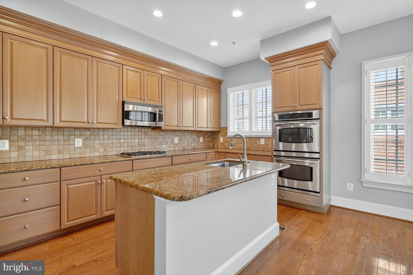 1808 POTOMAC GREENS DR, ALEXANDRIA, Virginia 22314, 3 Bedrooms Bedrooms, ,3 BathroomsBathrooms,Residential,For sale,1808 POTOMAC GREENS DR,VAAX2050422 MLS # VAAX2050422