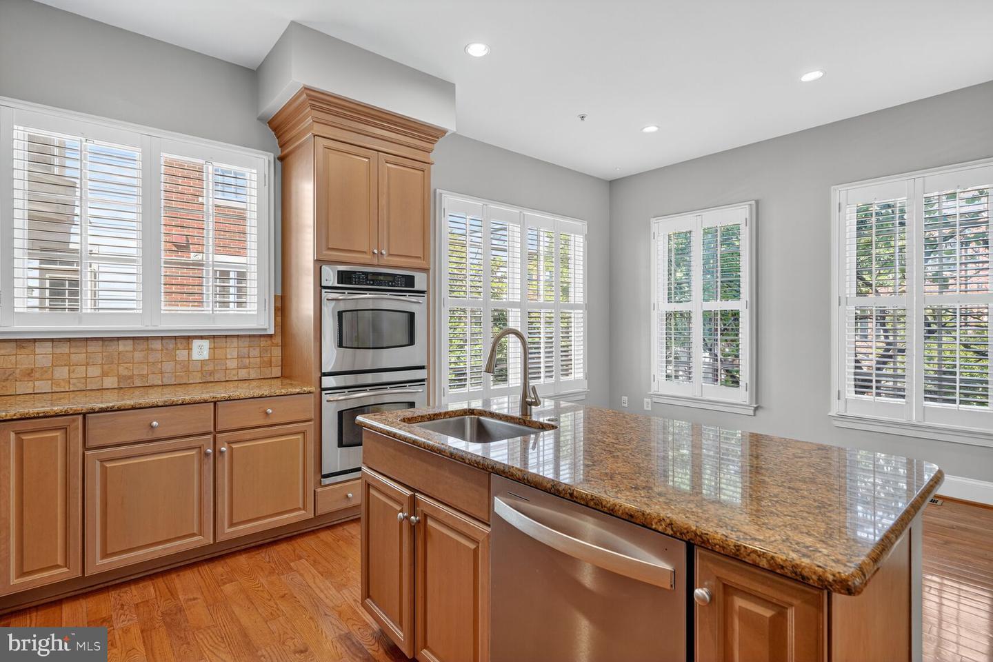 1808 POTOMAC GREENS DR, ALEXANDRIA, Virginia 22314, 3 Bedrooms Bedrooms, ,3 BathroomsBathrooms,Residential,For sale,1808 POTOMAC GREENS DR,VAAX2050422 MLS # VAAX2050422