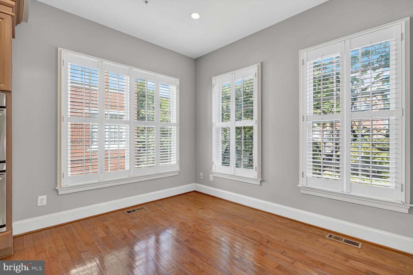 1808 POTOMAC GREENS DR, ALEXANDRIA, Virginia 22314, 3 Bedrooms Bedrooms, ,3 BathroomsBathrooms,Residential,For sale,1808 POTOMAC GREENS DR,VAAX2050422 MLS # VAAX2050422