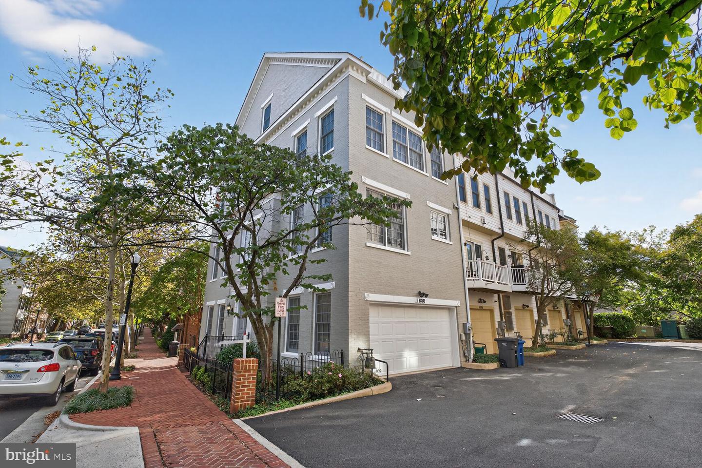 1808 POTOMAC GREENS DR, ALEXANDRIA, Virginia 22314, 3 Bedrooms Bedrooms, ,3 BathroomsBathrooms,Residential,For sale,1808 POTOMAC GREENS DR,VAAX2050422 MLS # VAAX2050422