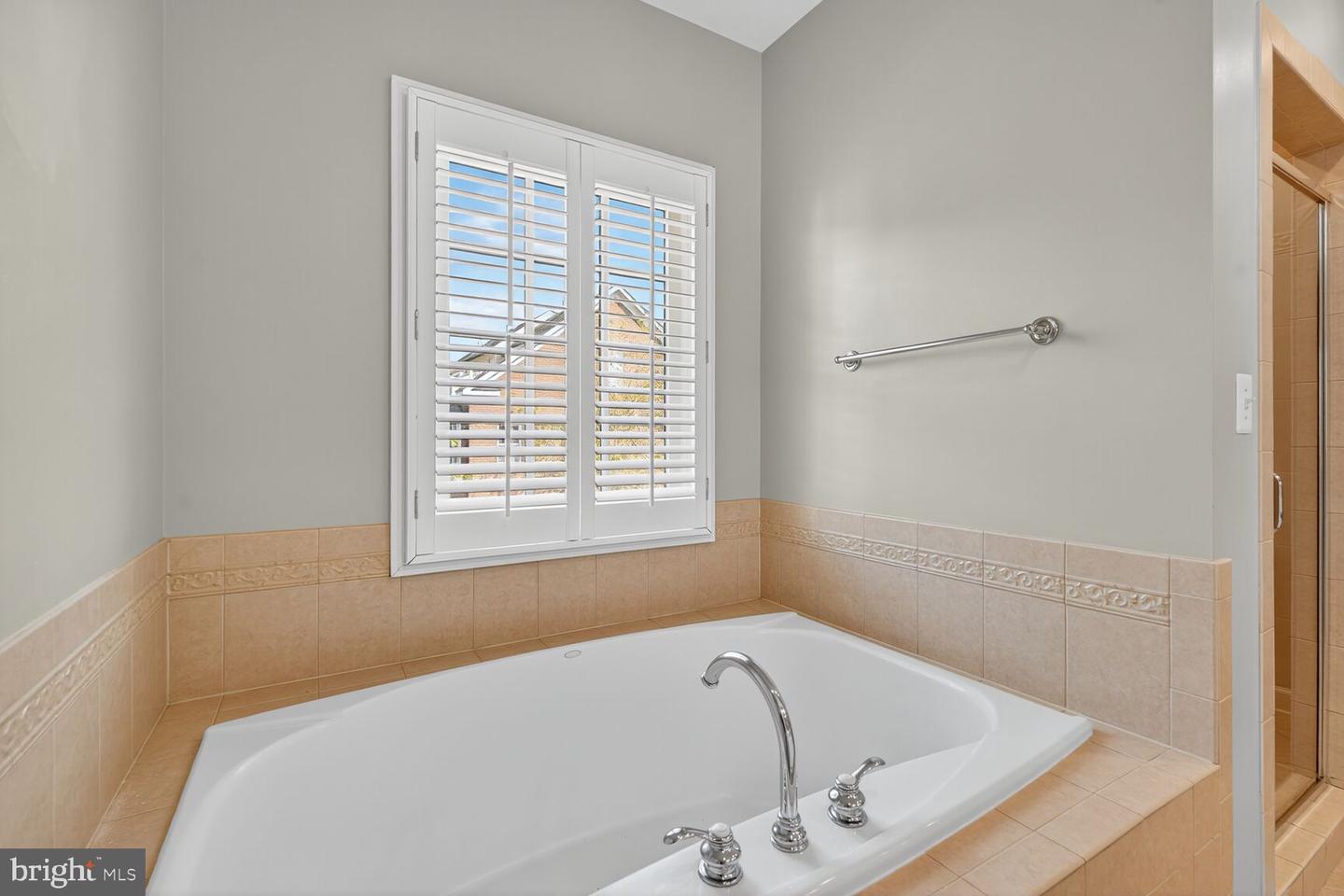 1808 POTOMAC GREENS DR, ALEXANDRIA, Virginia 22314, 3 Bedrooms Bedrooms, ,3 BathroomsBathrooms,Residential,For sale,1808 POTOMAC GREENS DR,VAAX2050422 MLS # VAAX2050422