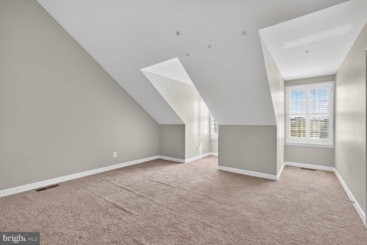 1808 POTOMAC GREENS DR, ALEXANDRIA, Virginia 22314, 3 Bedrooms Bedrooms, ,3 BathroomsBathrooms,Residential,For sale,1808 POTOMAC GREENS DR,VAAX2050422 MLS # VAAX2050422