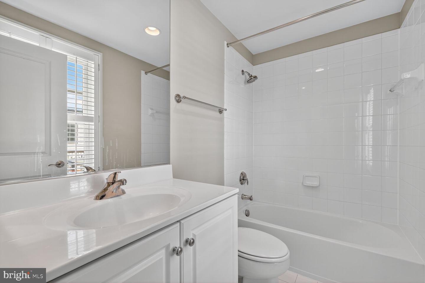1808 POTOMAC GREENS DR, ALEXANDRIA, Virginia 22314, 3 Bedrooms Bedrooms, ,3 BathroomsBathrooms,Residential,For sale,1808 POTOMAC GREENS DR,VAAX2050422 MLS # VAAX2050422