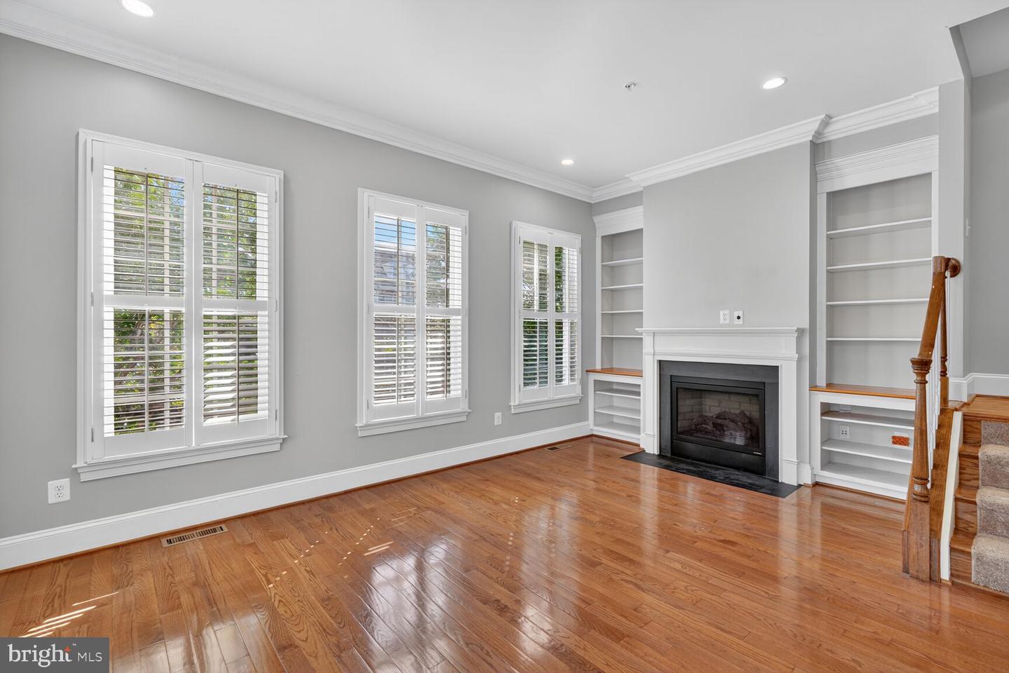 1808 POTOMAC GREENS DR, ALEXANDRIA, Virginia 22314, 3 Bedrooms Bedrooms, ,3 BathroomsBathrooms,Residential,For sale,1808 POTOMAC GREENS DR,VAAX2050422 MLS # VAAX2050422