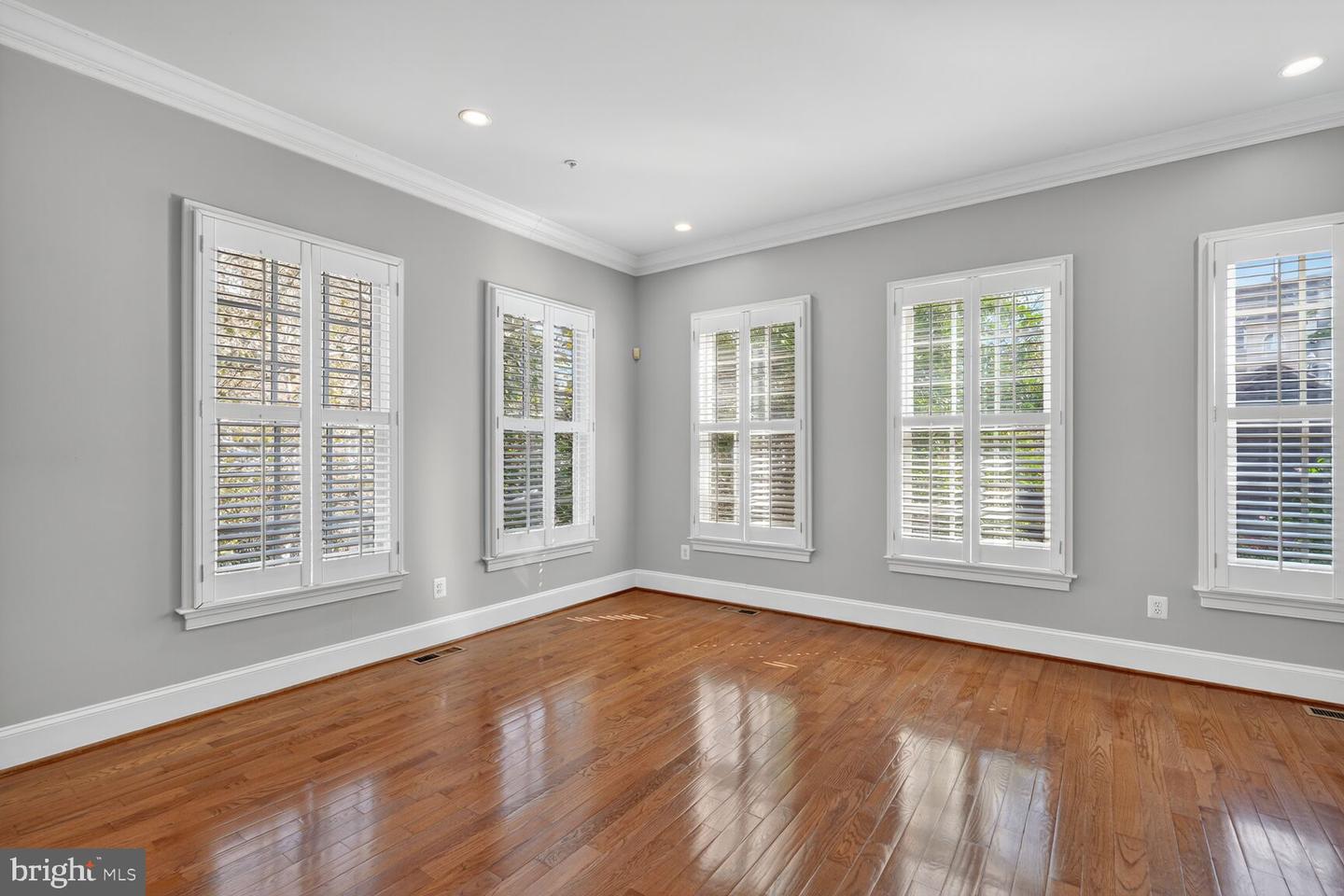 1808 POTOMAC GREENS DR, ALEXANDRIA, Virginia 22314, 3 Bedrooms Bedrooms, ,3 BathroomsBathrooms,Residential,For sale,1808 POTOMAC GREENS DR,VAAX2050422 MLS # VAAX2050422