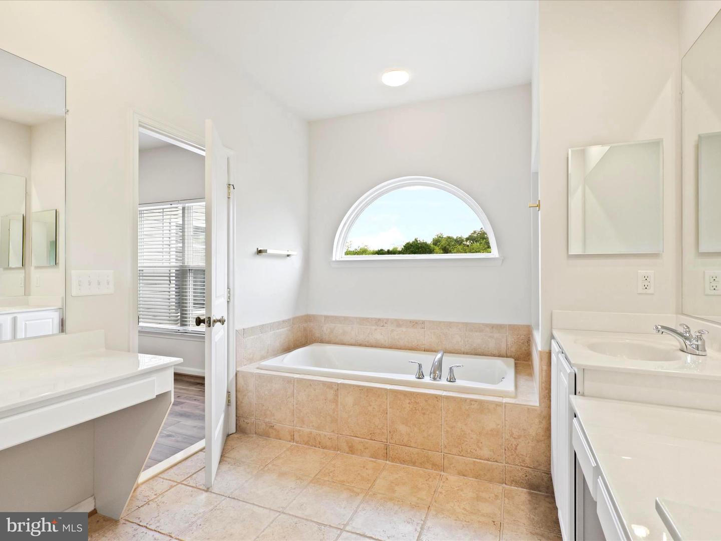 9228 FALLING WATER DR, BRISTOW, Virginia 20136, 6 Bedrooms Bedrooms, ,4 BathroomsBathrooms,Residential,For sale,9228 FALLING WATER DR,VAPW2105624 MLS # VAPW2105624