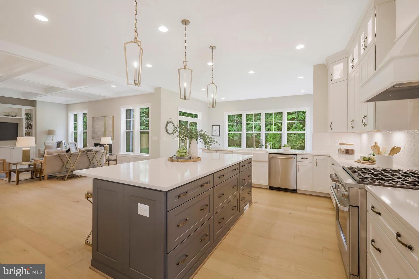 7315 WOODLEY PL, FALLS CHURCH, Virginia 22046, 4 Bedrooms Bedrooms, ,3 BathroomsBathrooms,Residential,For sale,7315 WOODLEY PL,VAFX2273342 MLS # VAFX2273342