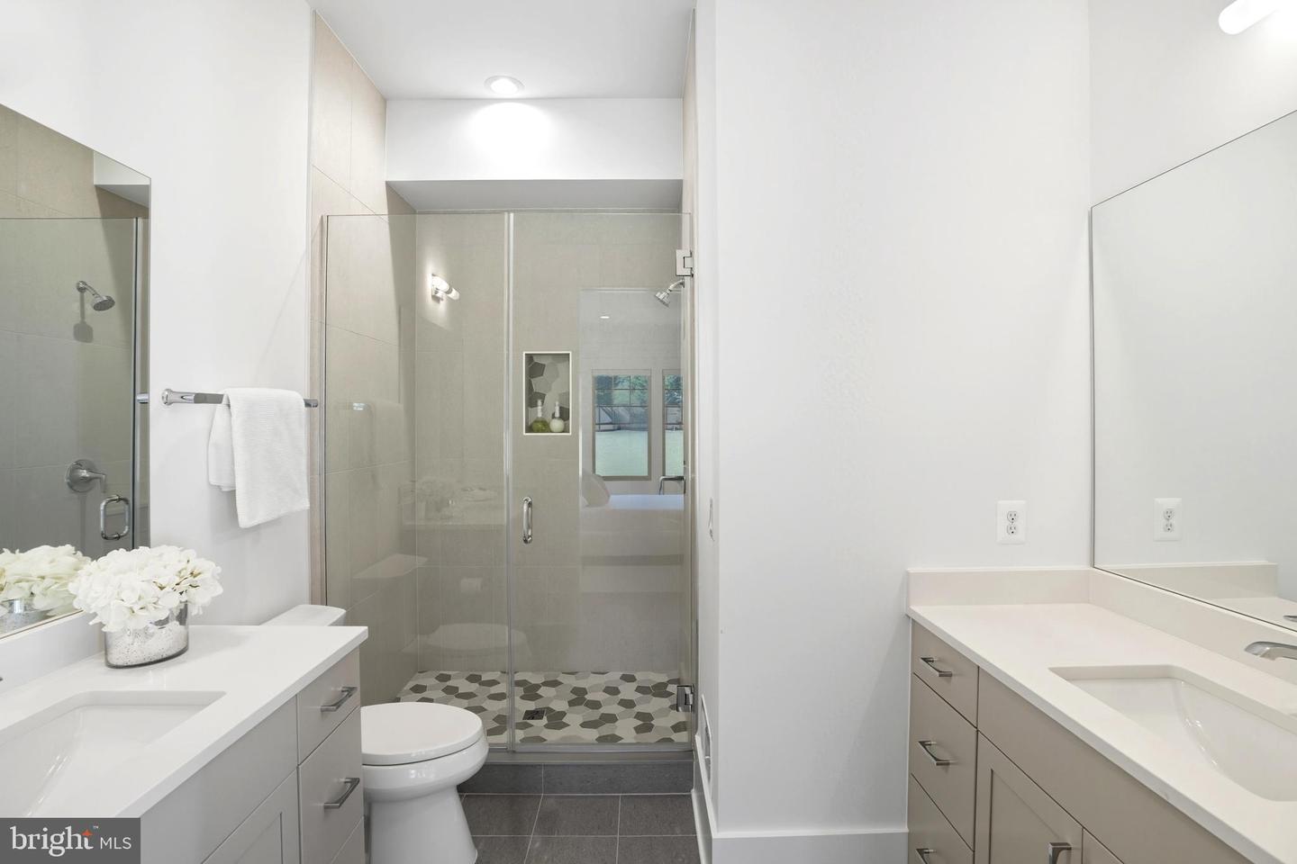 1111 INGLESIDE AVE, MCLEAN, Virginia 22101, 7 Bedrooms Bedrooms, ,7 BathroomsBathrooms,Residential,For sale,1111 INGLESIDE AVE,VAFX2273404 MLS # VAFX2273404
