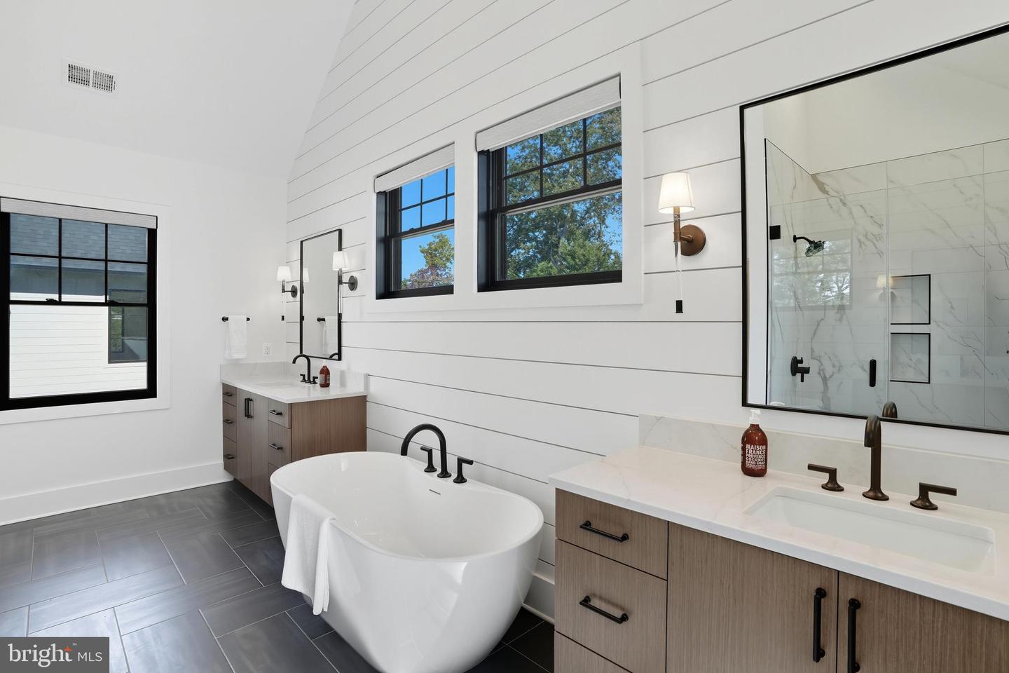 1111 INGLESIDE AVE, MCLEAN, Virginia 22101, 7 Bedrooms Bedrooms, ,7 BathroomsBathrooms,Residential,For sale,1111 INGLESIDE AVE,VAFX2273404 MLS # VAFX2273404