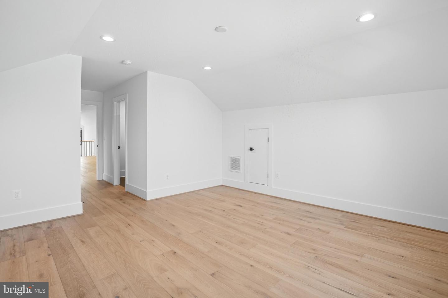 1111 INGLESIDE AVE, MCLEAN, Virginia 22101, 7 Bedrooms Bedrooms, ,7 BathroomsBathrooms,Residential,For sale,1111 INGLESIDE AVE,VAFX2273404 MLS # VAFX2273404