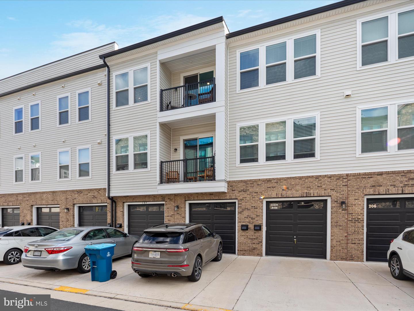 42920 FIREFLY SONATA TER #307, ASHBURN, Virginia 20148, 3 Bedrooms Bedrooms, ,2 BathroomsBathrooms,Residential,For sale,42920 FIREFLY SONATA TER #307,VALO2108516 MLS # VALO2108516