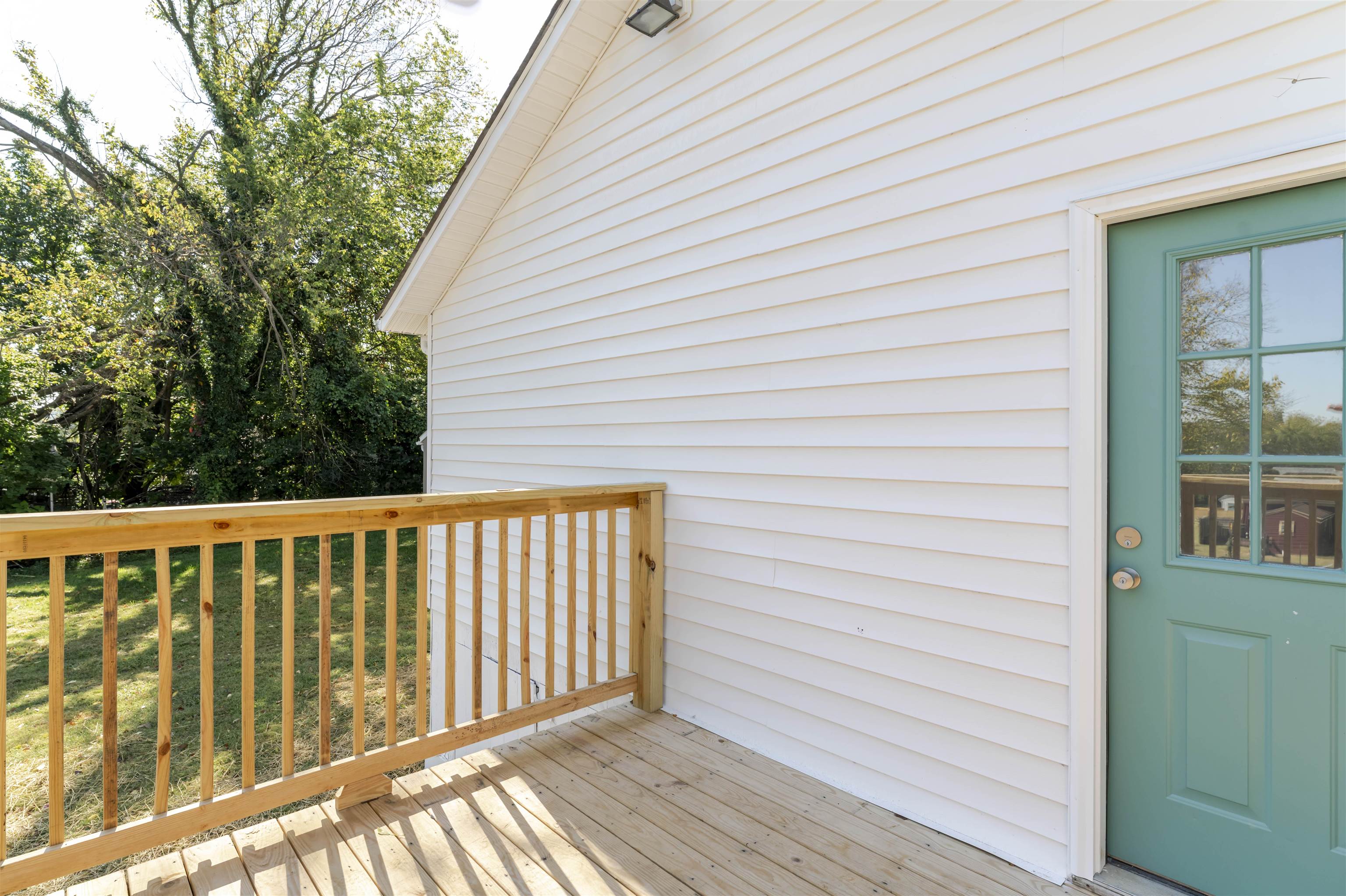Enclosed deck