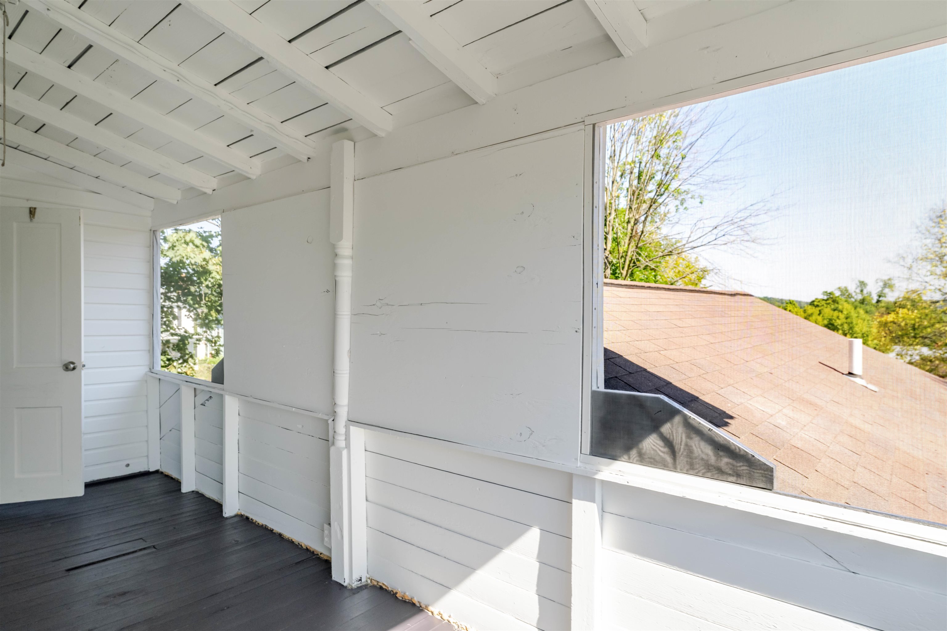 Upper screened porch (enclosed)