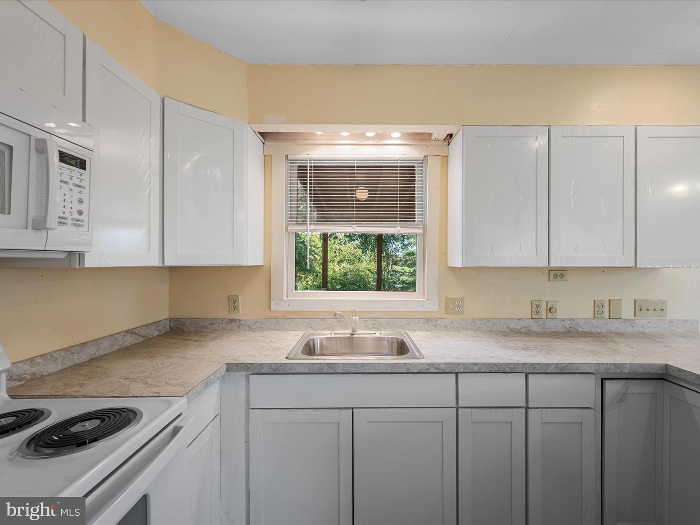 414 MADISON CT SE, LEESBURG, Virginia 20175, 2 Bedrooms Bedrooms, ,2 BathroomsBathrooms,Residential,For sale,414 MADISON CT SE,VALO2096016 MLS # VALO2096016