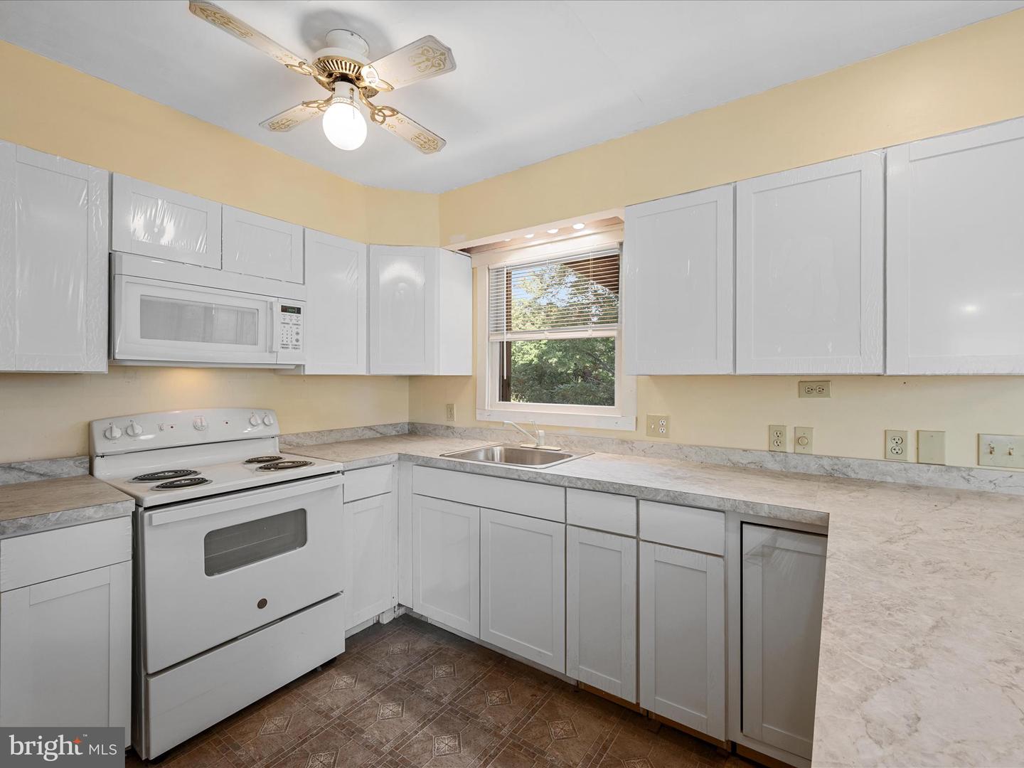414 MADISON CT SE, LEESBURG, Virginia 20175, 2 Bedrooms Bedrooms, ,2 BathroomsBathrooms,Residential,For sale,414 MADISON CT SE,VALO2096016 MLS # VALO2096016