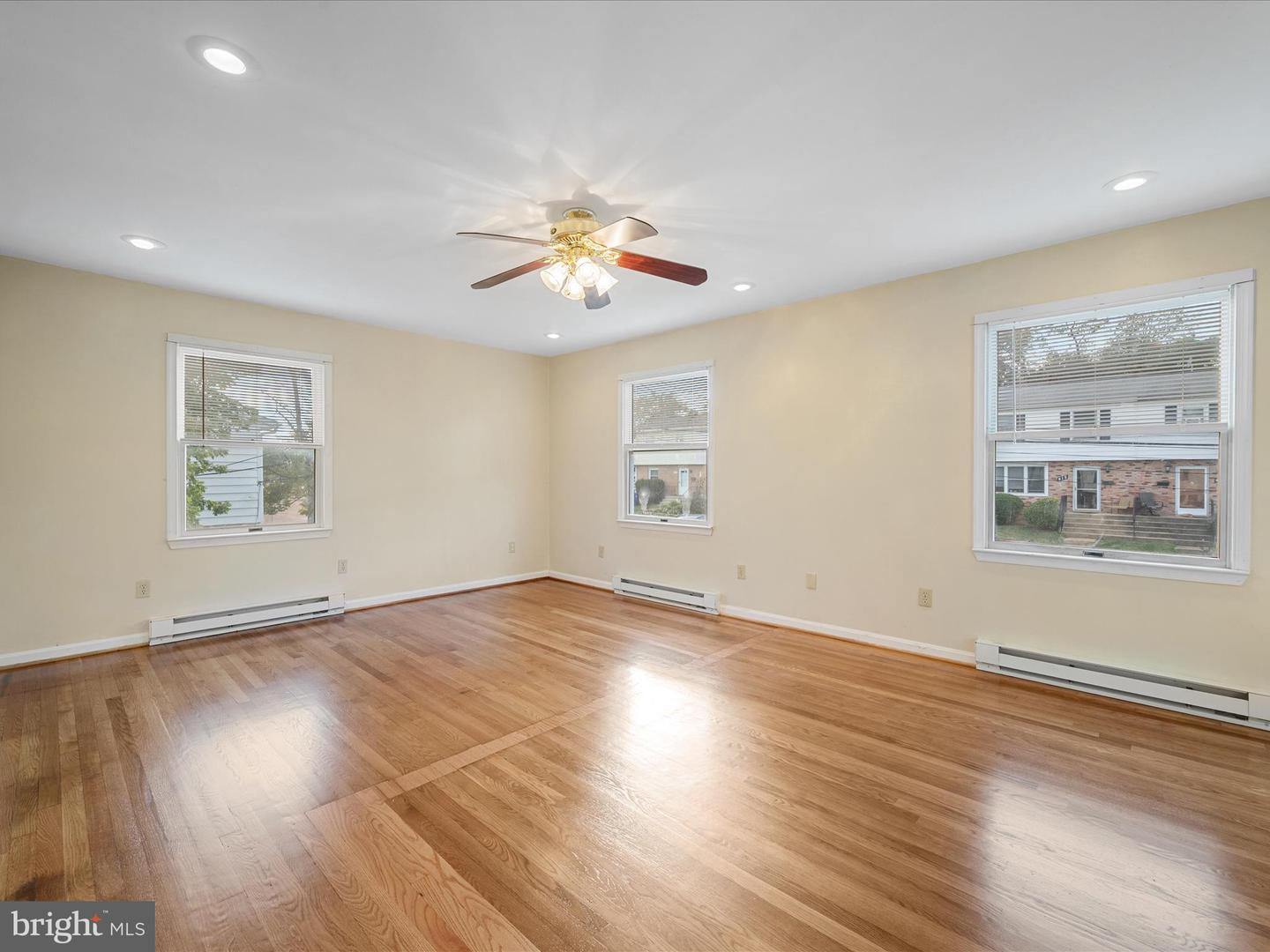 414 MADISON CT SE, LEESBURG, Virginia 20175, 2 Bedrooms Bedrooms, ,2 BathroomsBathrooms,Residential,For sale,414 MADISON CT SE,VALO2096016 MLS # VALO2096016