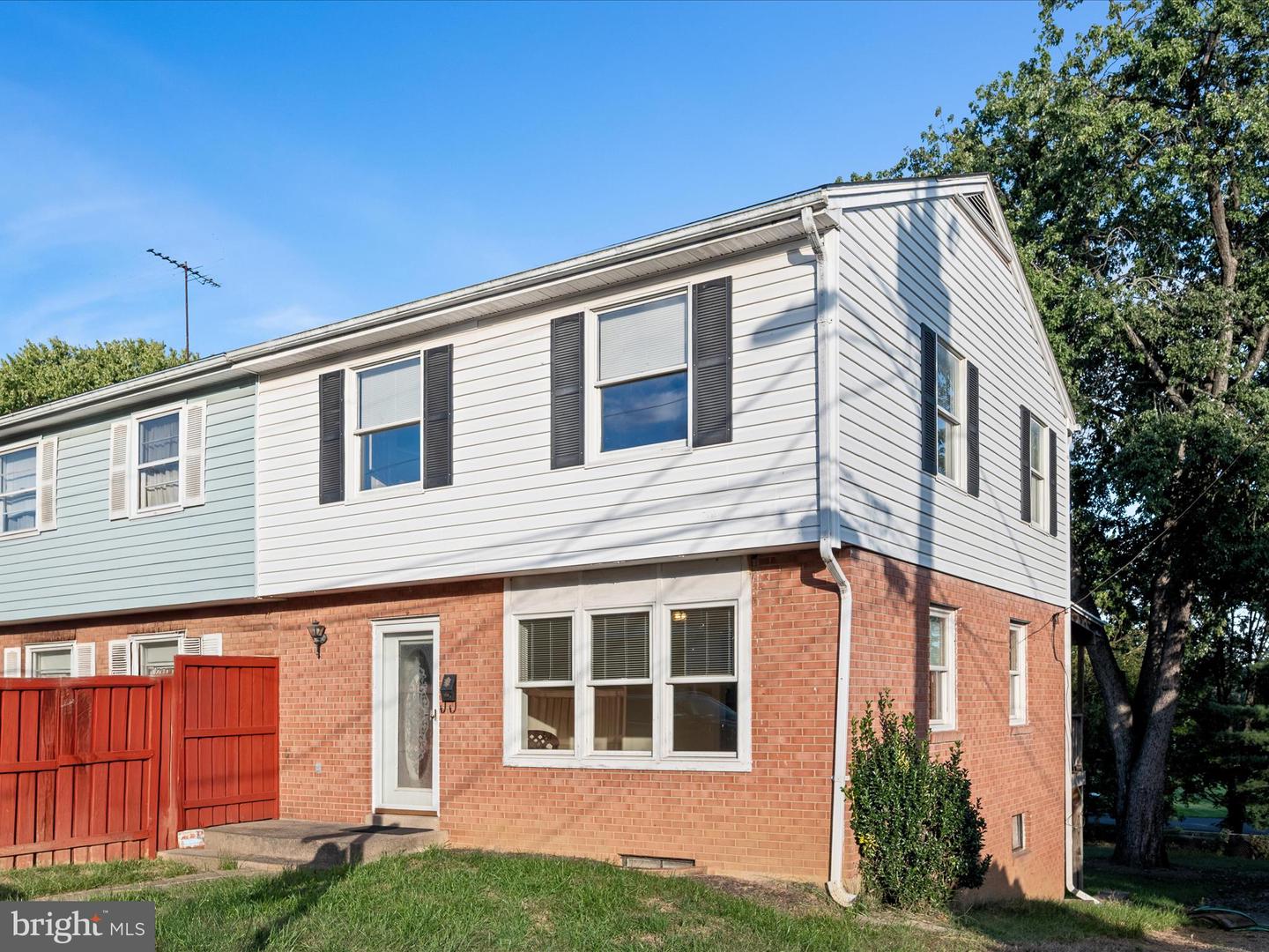 414 MADISON CT SE, LEESBURG, Virginia 20175, 2 Bedrooms Bedrooms, ,2 BathroomsBathrooms,Residential,For sale,414 MADISON CT SE,VALO2096016 MLS # VALO2096016