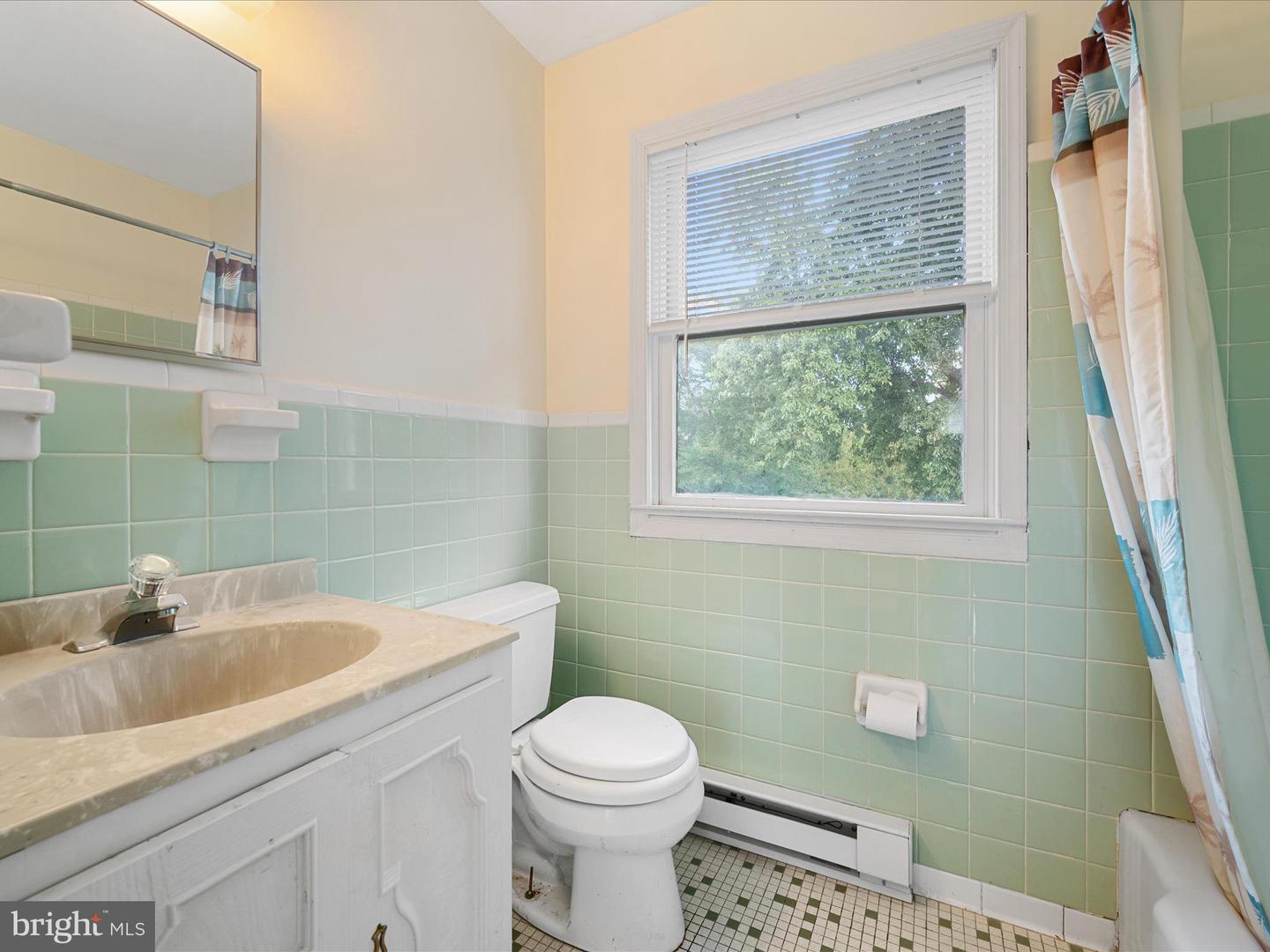 414 MADISON CT SE, LEESBURG, Virginia 20175, 2 Bedrooms Bedrooms, ,2 BathroomsBathrooms,Residential,For sale,414 MADISON CT SE,VALO2096016 MLS # VALO2096016