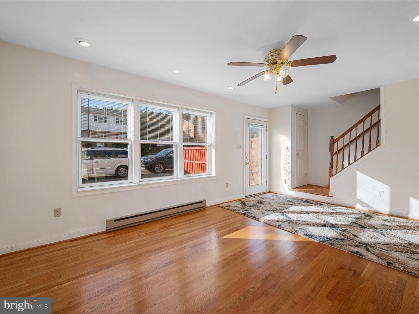 414 MADISON CT SE, LEESBURG, Virginia 20175, 2 Bedrooms Bedrooms, ,2 BathroomsBathrooms,Residential,For sale,414 MADISON CT SE,VALO2096016 MLS # VALO2096016
