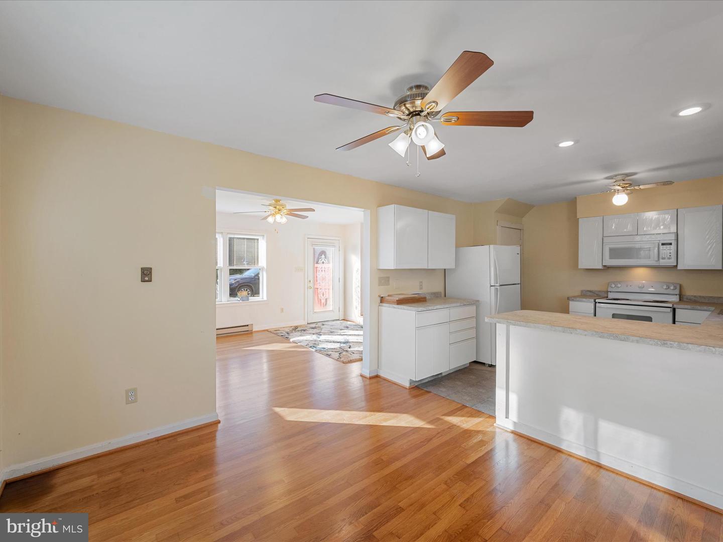 414 MADISON CT SE, LEESBURG, Virginia 20175, 2 Bedrooms Bedrooms, ,2 BathroomsBathrooms,Residential,For sale,414 MADISON CT SE,VALO2096016 MLS # VALO2096016