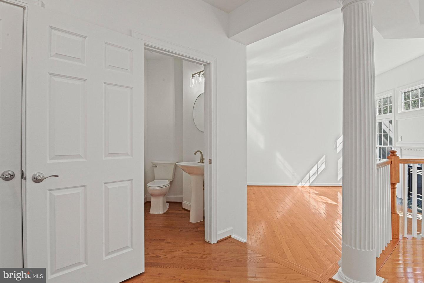 9927 MILES STONE CT, VIENNA, Virginia 22181, 4 Bedrooms Bedrooms, ,3 BathroomsBathrooms,Residential,For sale,9927 MILES STONE CT,VAFX2244256 MLS # VAFX2244256