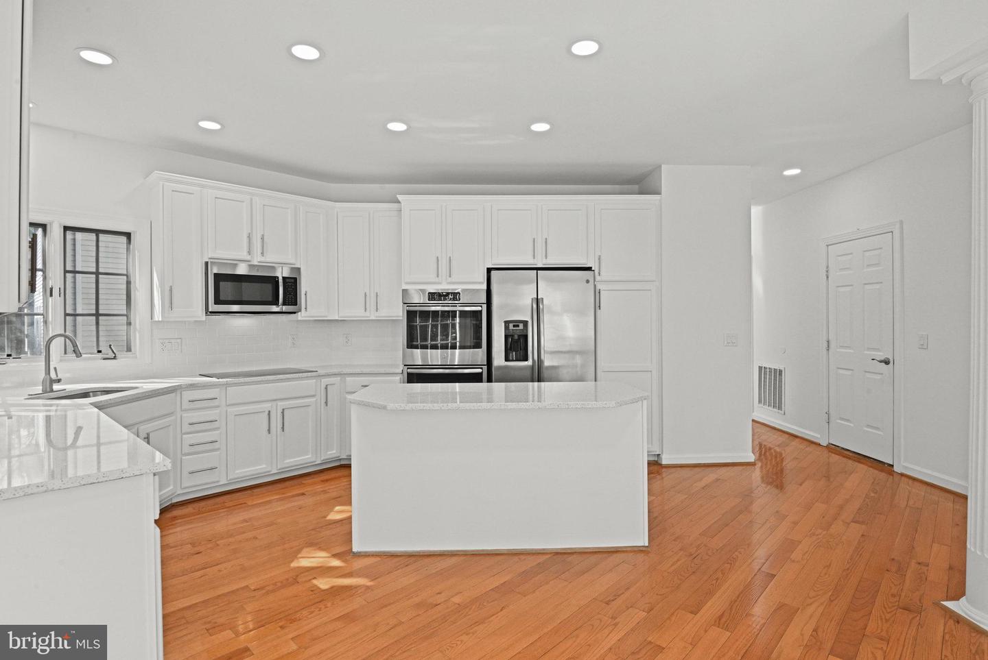 9927 MILES STONE CT, VIENNA, Virginia 22181, 4 Bedrooms Bedrooms, ,3 BathroomsBathrooms,Residential,For sale,9927 MILES STONE CT,VAFX2244256 MLS # VAFX2244256