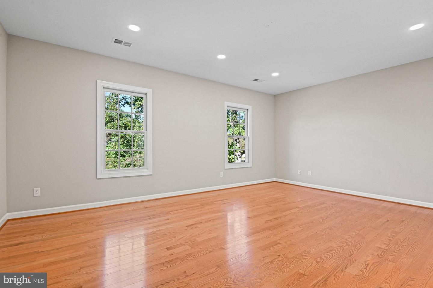 9927 MILES STONE CT, VIENNA, Virginia 22181, 4 Bedrooms Bedrooms, ,3 BathroomsBathrooms,Residential,For sale,9927 MILES STONE CT,VAFX2244256 MLS # VAFX2244256