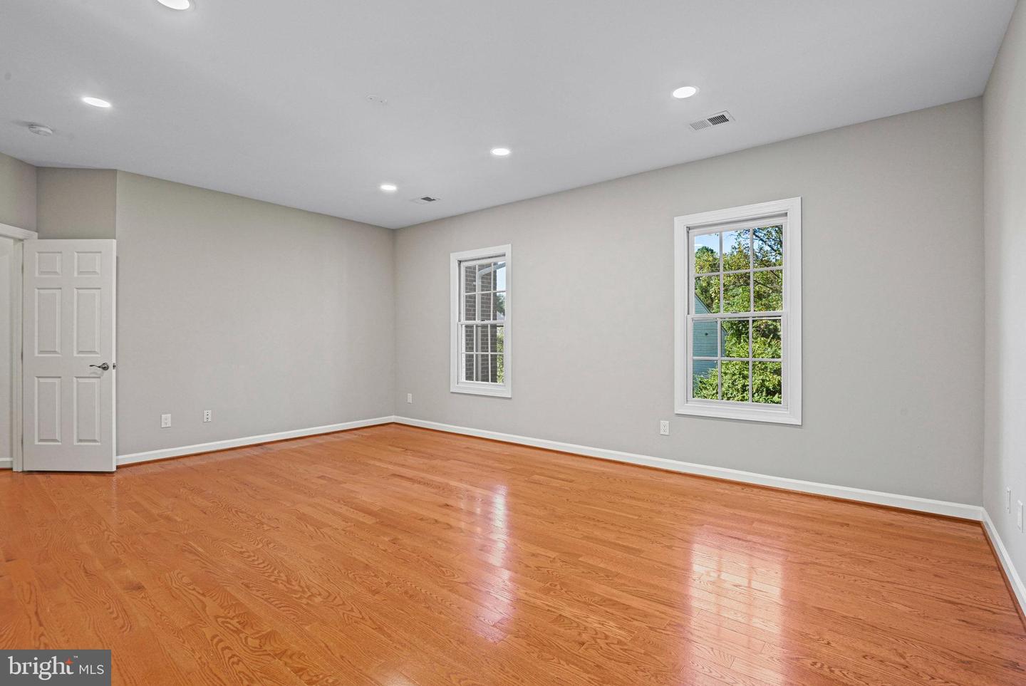 9927 MILES STONE CT, VIENNA, Virginia 22181, 4 Bedrooms Bedrooms, ,3 BathroomsBathrooms,Residential,For sale,9927 MILES STONE CT,VAFX2244256 MLS # VAFX2244256