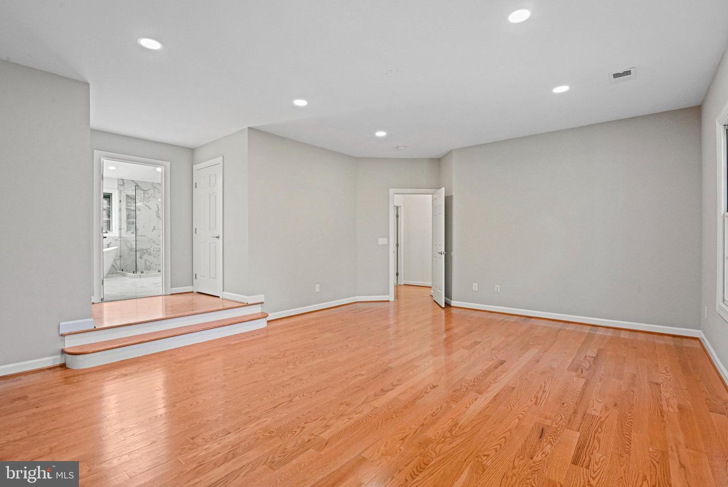 9927 MILES STONE CT, VIENNA, Virginia 22181, 4 Bedrooms Bedrooms, ,3 BathroomsBathrooms,Residential,For sale,9927 MILES STONE CT,VAFX2244256 MLS # VAFX2244256