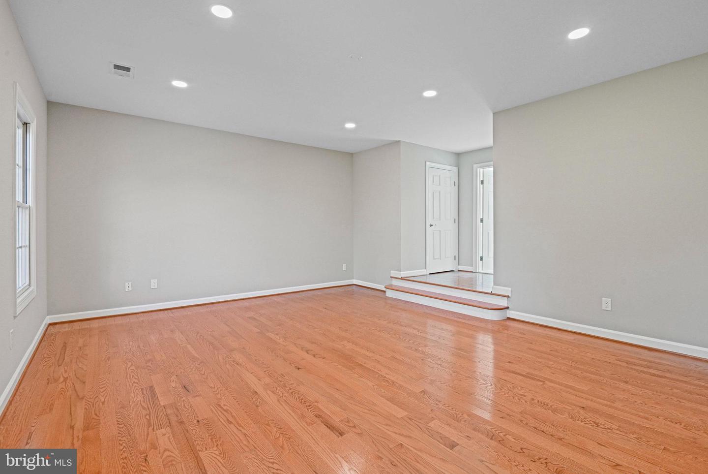 9927 MILES STONE CT, VIENNA, Virginia 22181, 4 Bedrooms Bedrooms, ,3 BathroomsBathrooms,Residential,For sale,9927 MILES STONE CT,VAFX2244256 MLS # VAFX2244256
