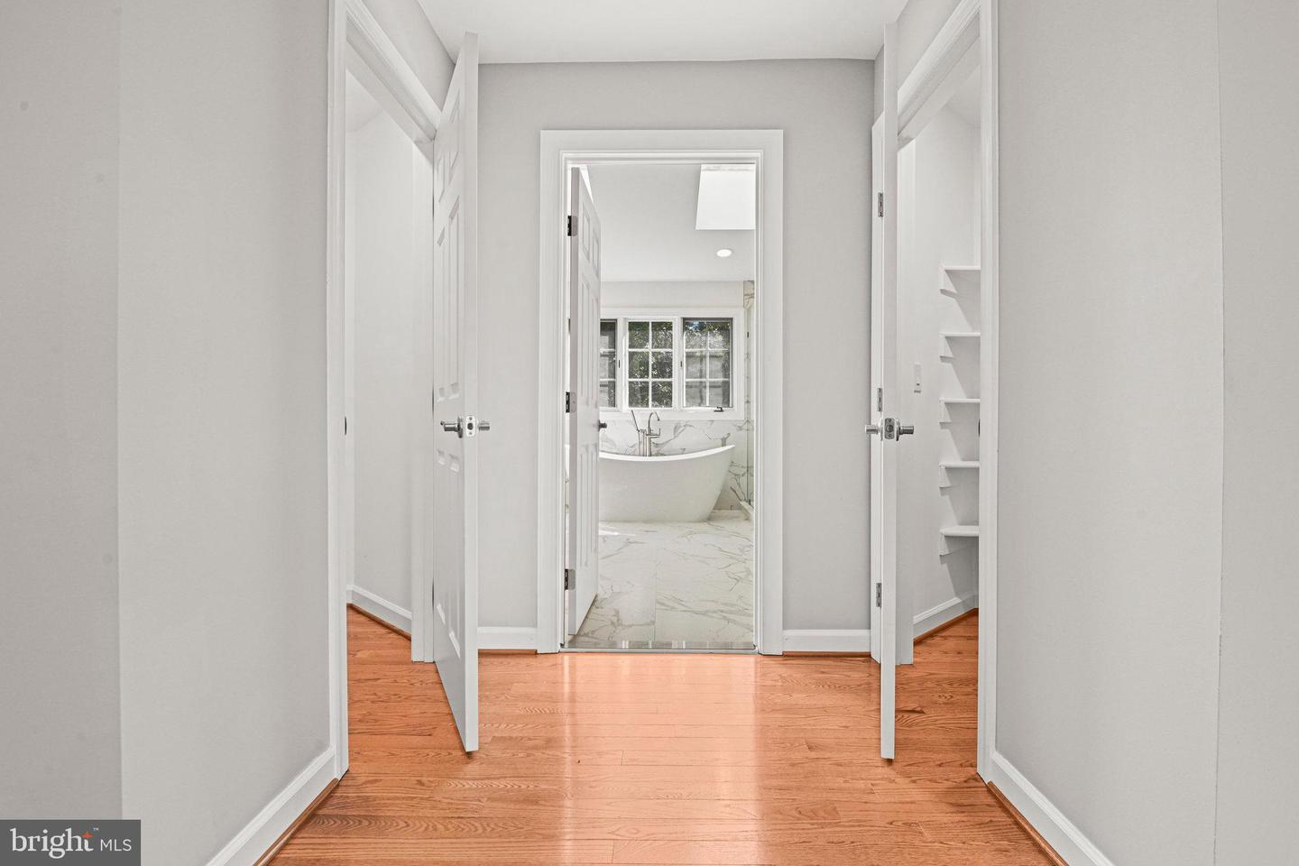 9927 MILES STONE CT, VIENNA, Virginia 22181, 4 Bedrooms Bedrooms, ,3 BathroomsBathrooms,Residential,For sale,9927 MILES STONE CT,VAFX2244256 MLS # VAFX2244256