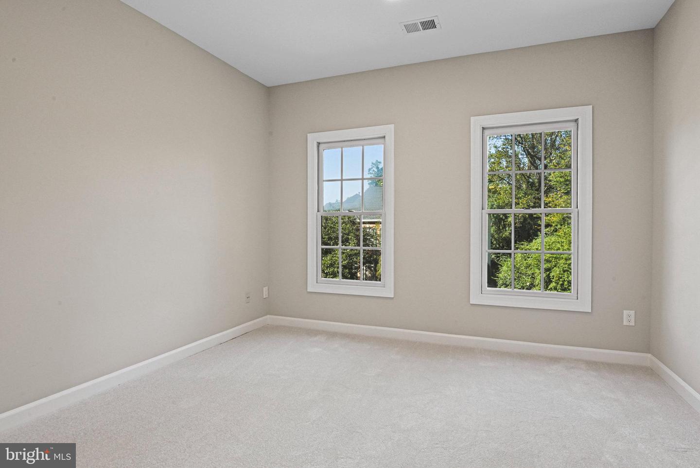 9927 MILES STONE CT, VIENNA, Virginia 22181, 4 Bedrooms Bedrooms, ,3 BathroomsBathrooms,Residential,For sale,9927 MILES STONE CT,VAFX2244256 MLS # VAFX2244256