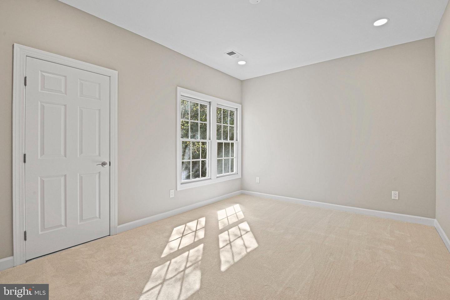 9927 MILES STONE CT, VIENNA, Virginia 22181, 4 Bedrooms Bedrooms, ,3 BathroomsBathrooms,Residential,For sale,9927 MILES STONE CT,VAFX2244256 MLS # VAFX2244256