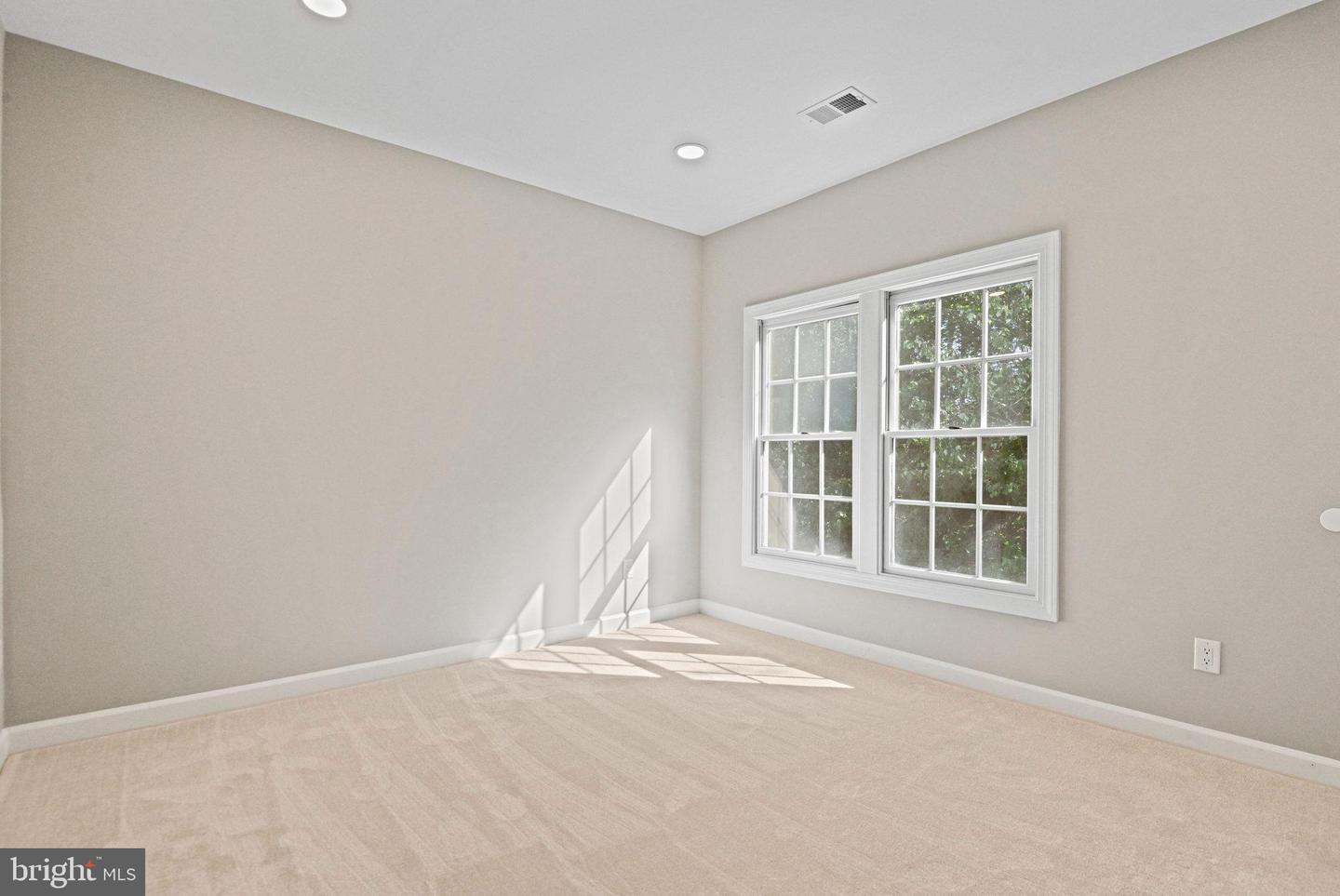 9927 MILES STONE CT, VIENNA, Virginia 22181, 4 Bedrooms Bedrooms, ,3 BathroomsBathrooms,Residential,For sale,9927 MILES STONE CT,VAFX2244256 MLS # VAFX2244256