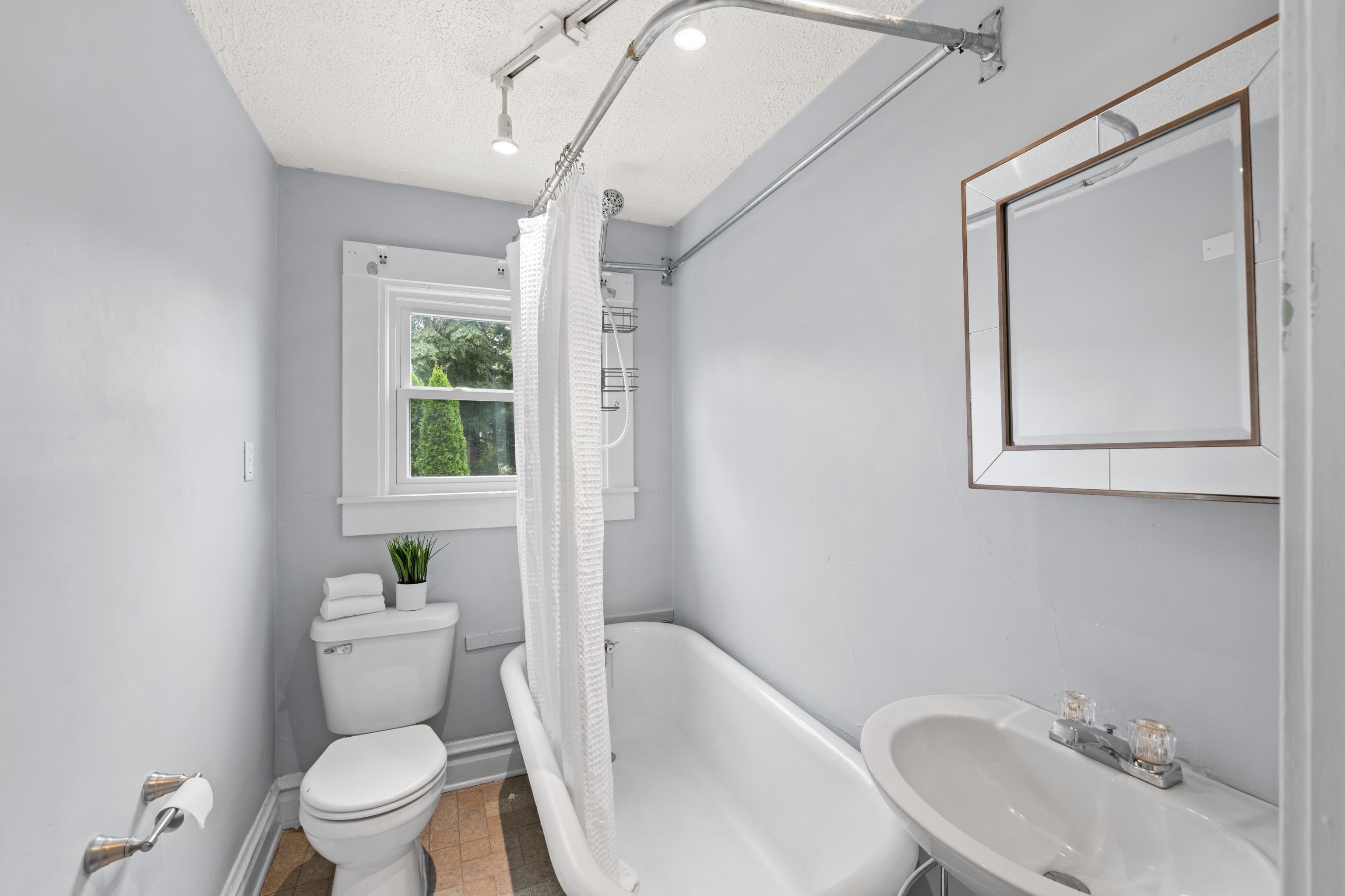 1315 CHURCHVILLE AVE, STAUNTON, Virginia 24401, 2 Bedrooms Bedrooms, ,1 BathroomBathrooms,Residential,1315 CHURCHVILLE AVE,668144 MLS # 668144