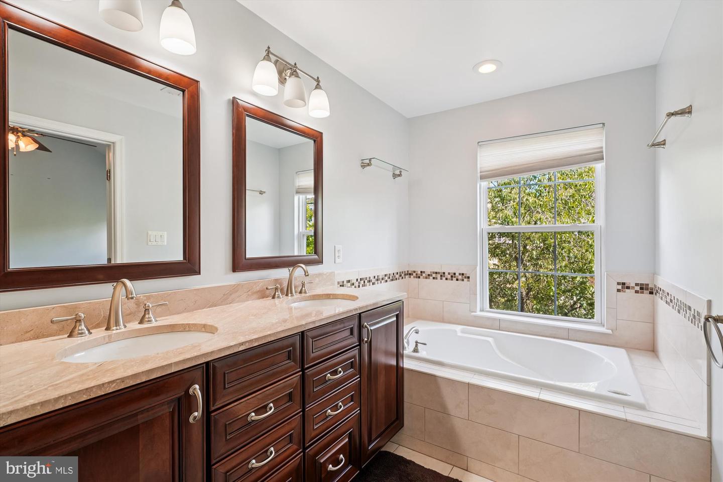 12912 LEATHERWOOD LN, WOODBRIDGE, Virginia 22192, 3 Bedrooms Bedrooms, 9 Rooms Rooms,2 BathroomsBathrooms,Residential,For sale,12912 LEATHERWOOD LN,VAPW2100342 MLS # VAPW2100342